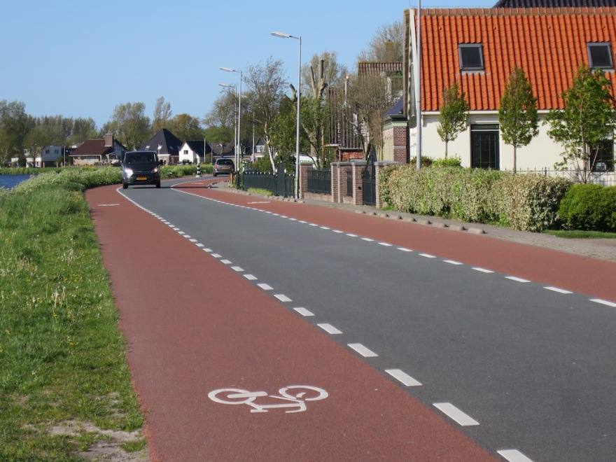 Common road layout in Dutch villages
